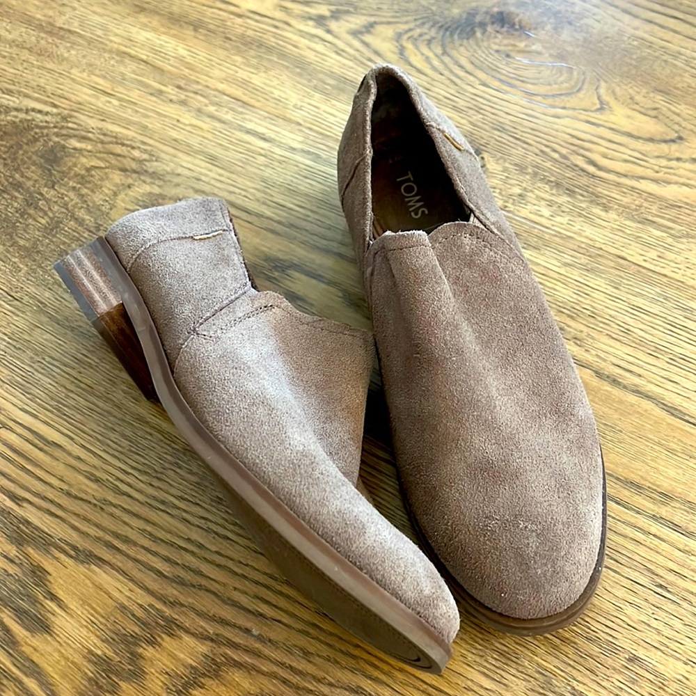 TOMS size 7 Shaye low booties, tan